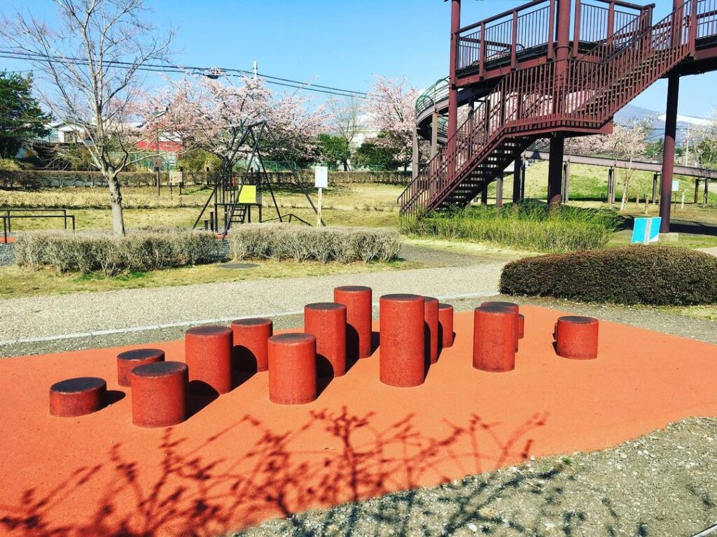 桜公園「遊具」情報　第6弾！「丸太ステップ」